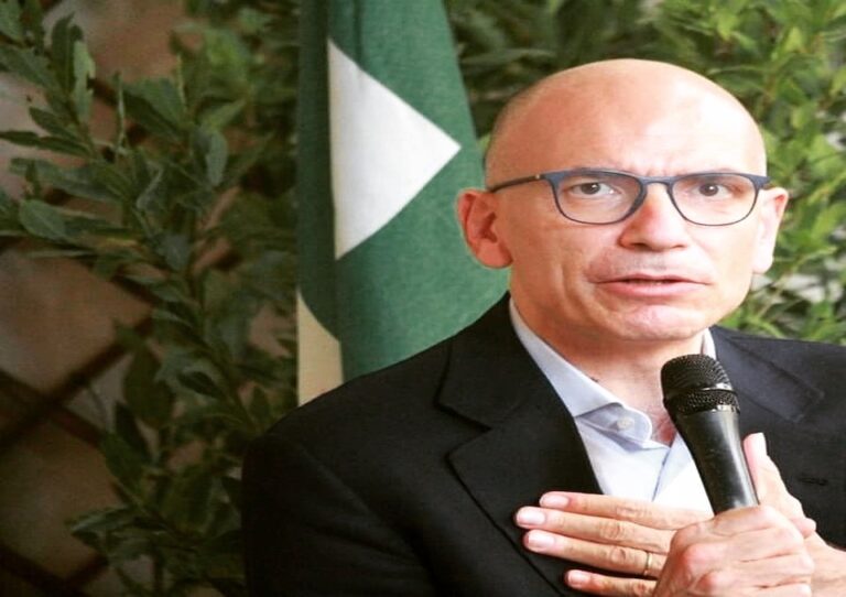 Il segretario del Pd Letta a Napoli: “Draghi si liberi di Salvini il prima possibile”