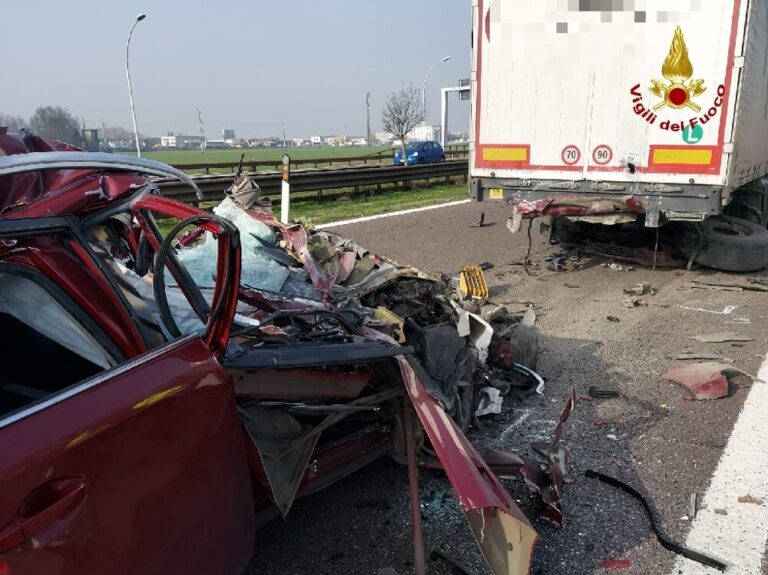 Scontro tra una vettura ed un Tir sul tratto Caianello-Capua dell’autostrada: un morto