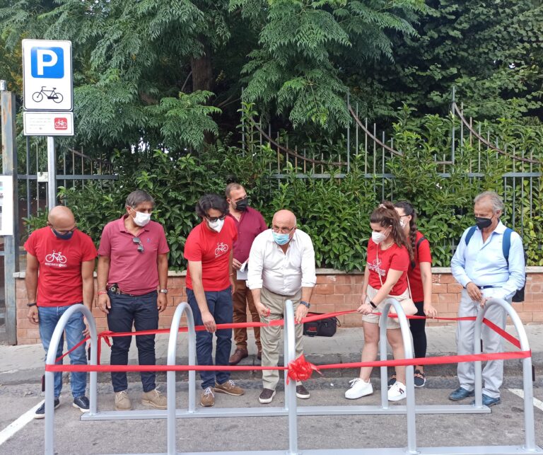 Cicloparcheggio in Piazza Nassirya, lo ha donato l’associazione ‘Marcianise in bici’