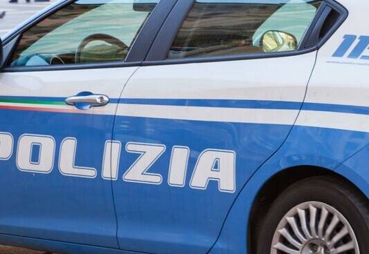 Ravenna, ragazzina filma le violenze domestiche del padre e le invia alla polizia con l’app YouPol