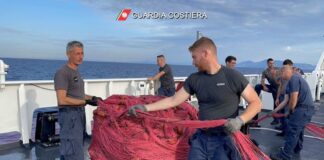 Rimosse due enormi reti dal fondale del mare di Ischia