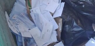 Posta gettata in un cassonetto, postino denunciato dalla Polizia a Napoli