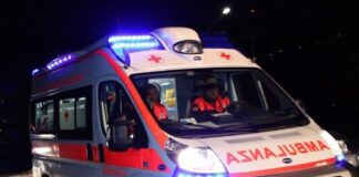 Operaio si ferisce gravemente in cantiere: scaricato davanti a un benzinaio nella località turistica di Grado