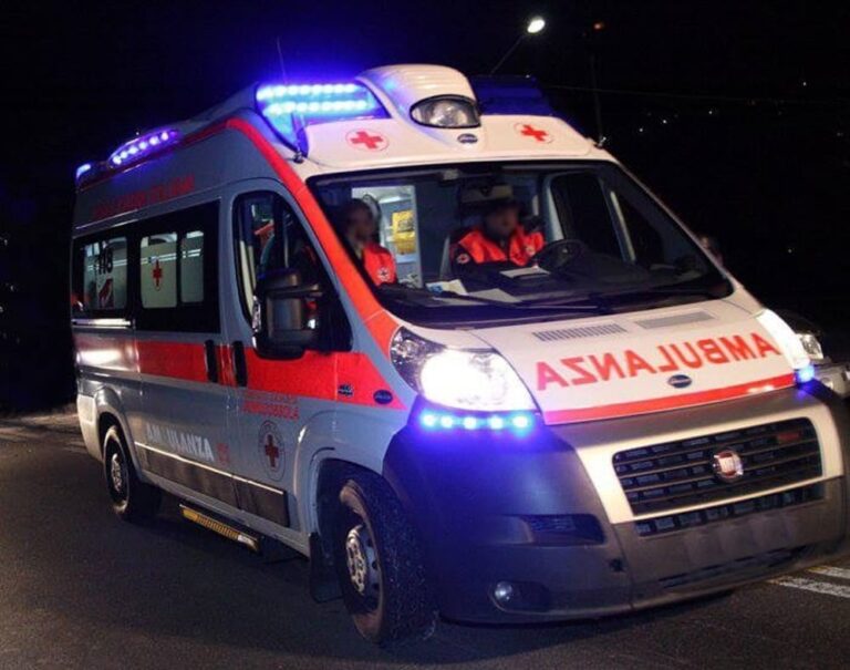 Scontro tra auto e moto sulla Statale Sorrentina, un morto e un ferito