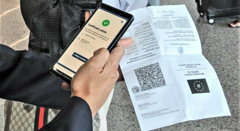 Green pass per ritirare la pensione, non servirà in supermercati, alimentari e farmacie. Obbligo anche in edicole e chioschi, esercenti furiosi