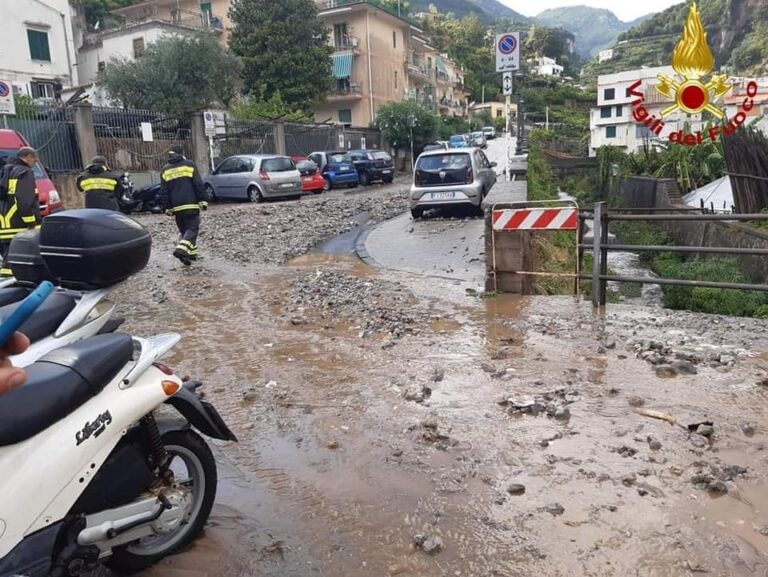 Costiera amalfitana flagellata dal maltempo: frane e smottamenti