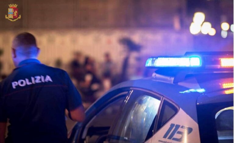 Shock a Napoli, poliziotta ferita e violentata al porto: catturato l’aggressore