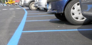 Aversa come Puffolandia, strisce blu anche davanti ai sagrati delle chiese e attive in ogni orario della giornata: forse anche di domenica