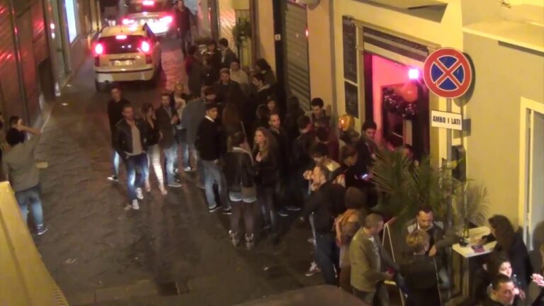 Aversa, movida selvaggia in via del Seggio: rappresaglia contro il consigliere Imma Dello Iacono. Intanto il sindaco Golia continua a fare solo chiacchiere
