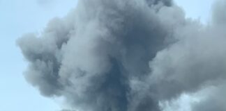 VIDEO A fuoco fabbrica tra Carinaro e Teverola, gigantesca nube tossica: panico tra i cittadini