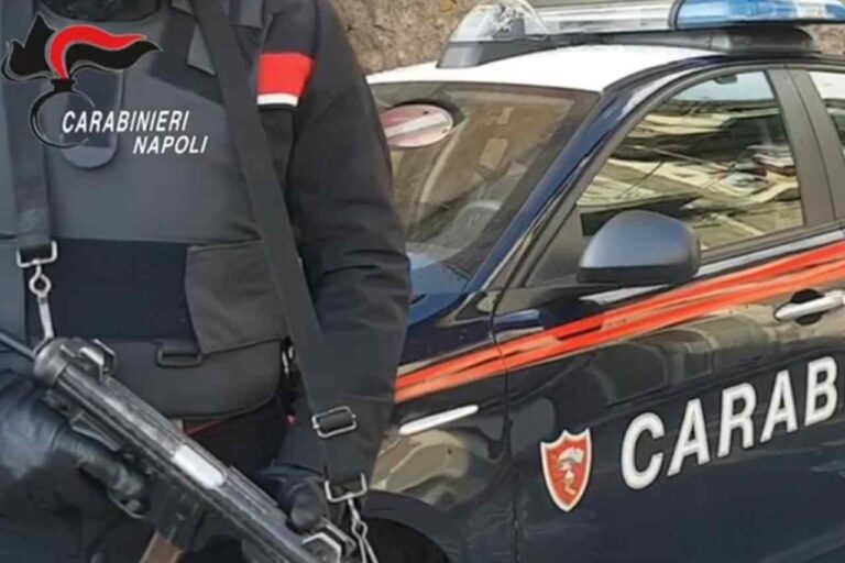 Napoli, litiga davanti al bar di Fuorigrotta e lo accoltellano