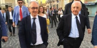 De Luca in campo per Marino, bordata a Zinzi: “A Napoli sembra un seminarista a Caserta fa i post contro”