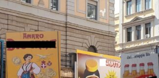 Manifesti blasfemi per le strade di Napoli, la direttrice del ‘Festival per la libertà di espressione’: “E’ una iniziativa non nostra!”