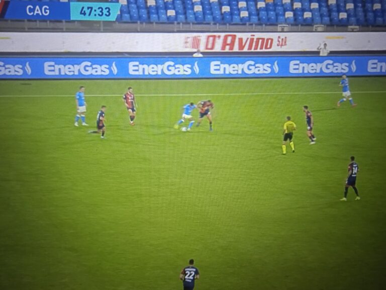 Il Napoli piega anche il Cagliari (2-0) e resta al primo posto: fantastici Osimhen ed Anguissa