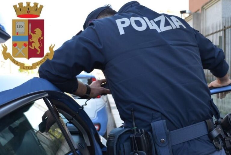 Napoli, perseguita la ex moglie e aggredisce i poliziotti: in manette 35enne