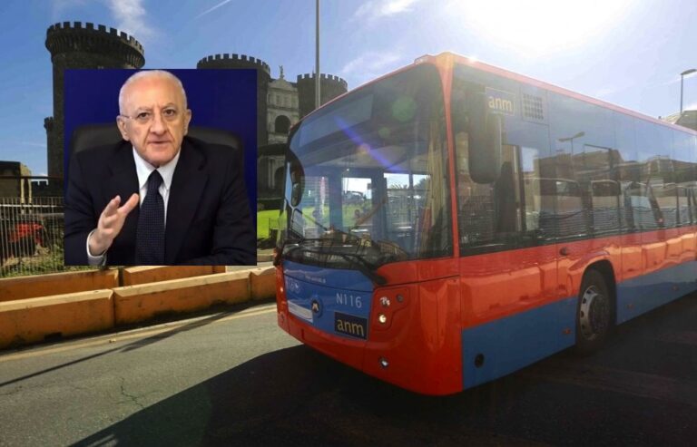 De Luca: “Abbonamenti gratuiti al trasporto pubblico ma solo per chi è vaccinato!”