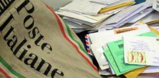 Quintali di lettere non consegnate rinvenute nell’abitazione di un postino: denunciato dalla polizia stradale