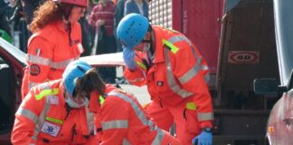 Pedone perde la vita dopo essere stato investito da una moto nella zona ospedaliera di Napoli