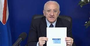 Sanità, De Luca: “Rischiamo di chiudere i pronto soccorsi, da 15 anni non si programma nulla”