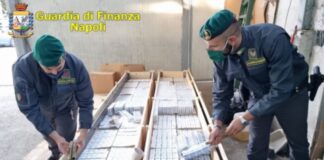 Contrabbando di sigarette: sei persone arrestate a Somma Vesuviana, 3,8 tonnellate di ‘bionde’ sequestrate