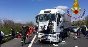 Incidente stradale sulla A1 in direzione Capua: diversi feriti ed autostrada bloccata