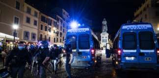 Movida violenta ad Aversa, ragazzo 17enne accoltellato in via Roma