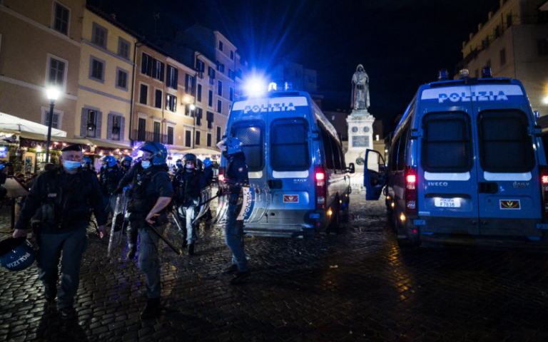 Movida violenta ad Aversa, ragazzo 17enne accoltellato in via Roma
