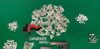 Sul treno con spade, coltelli e senza mascherina: denunciato. A Castellammare 45enne arrestato per detenzione abusiva di armi