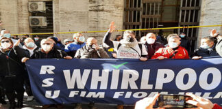 Whirlpool Napoli, lavoratori bloccano accesso A3: “Tante promesse, meritiamo risposte”