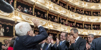 Alla prima del San Carlo tanti applausi per il Presidente Mattarella