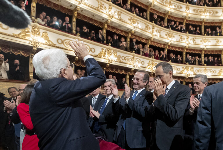 Alla prima del San Carlo tanti applausi per il Presidente Mattarella