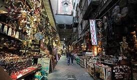 San Gregorio Armeno a senso unico di marcia per i pedoni