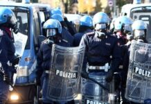 Sarnese-Scafatese, 17 daspo ai tifosi per scontri e blocco dei mezzi sull’autostrada