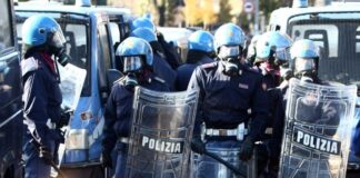 Sarnese-Scafatese, 17 daspo ai tifosi per scontri e blocco dei mezzi sull’autostrada