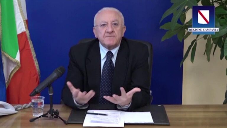 Mancano medici in Campania, De Luca: “Pronti soccorso a rischio chiusura, governo se ne infischia”