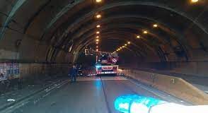 Incredibile a Napoli, galleria Vittoria non apre perché hanno rubato un chilometro e mezzo di cavi