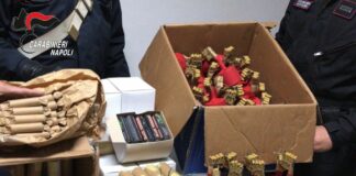 Napoli, sequestrati 7 chili di fuochi d’artificio: tre persone denunciate