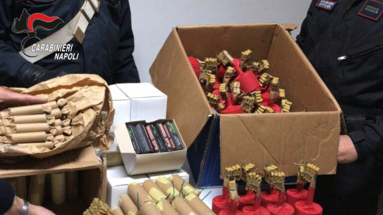 Napoli, sequestrati 7 chili di fuochi d’artificio: tre persone denunciate
