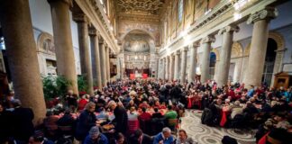 Il Natale con i poveri della Comunità di Sant’Egidio: più di cento gli ospiti presenti nella Basilica con l’arcivescovo don Mimmo Battaglia