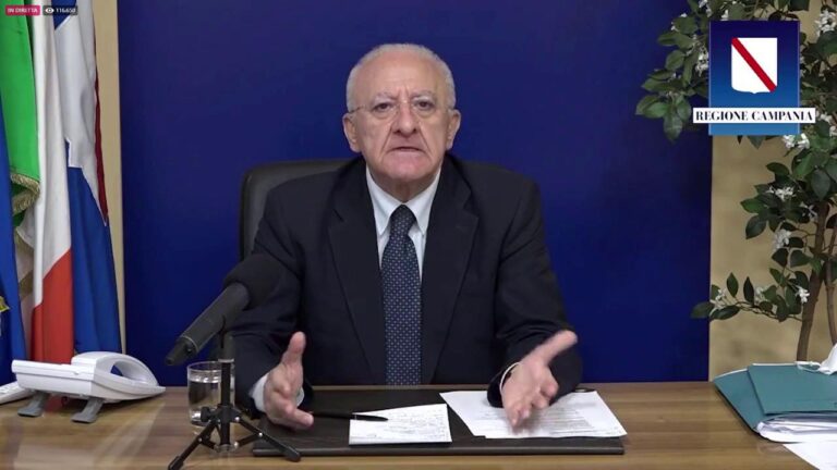Covid, De Luca: “Il governo Meloni ha preso decisioni gravissime e irresponsabili”