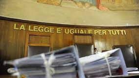 Benevento, aveva denunciato il marito per violenza, arriva richiesta di archiviazione. I difensori: “Impugneremo davanti al giudice”