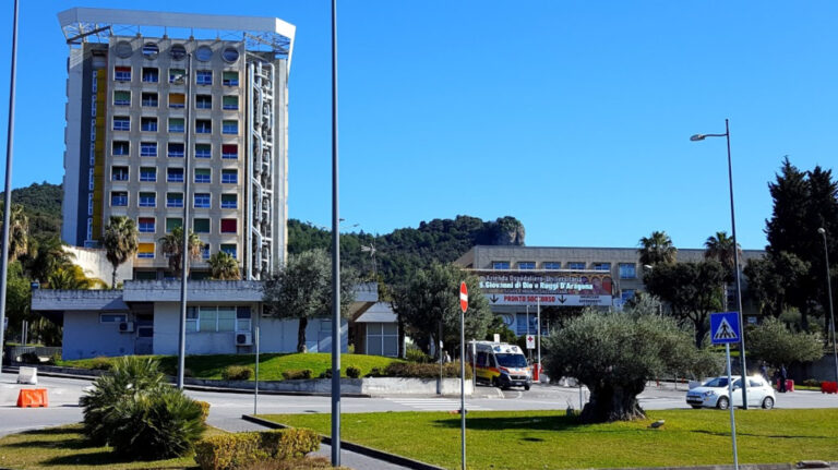 Salerno: tutti i negativi i tamponi al Ruggi D’Aragona, effettuati dopo che un medico era risultato positivo