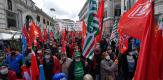 Sciopero a Napoli, sindacati in piazza per fisco e pensioni: “Manovra inadeguata”