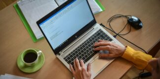 Sì allo smart working per fermare la fuga degli impiegati dal Nord, ma si tratta sugli aumenti nella Pa: “Solo il 7,2% in più”