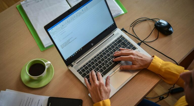 Sì allo smart working per fermare la fuga degli impiegati dal Nord, ma si tratta sugli aumenti nella Pa: “Solo il 7,2% in più”