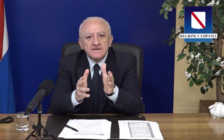 De Luca: “Feste di piazza? Credo sia molto meglio evitare ogni occasione di contagio!”
