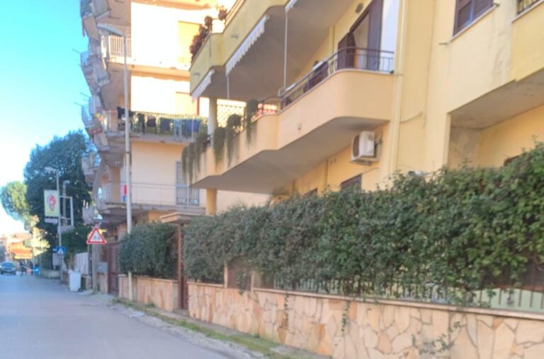 Sant’Arpino, ordinanza per manutenzione e pulizia dei terreni privati. Ma l’assessore Di Monte vive nel Bosco di Capodimonte