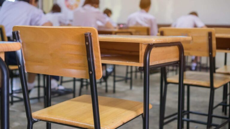 Dopo De Luca anche l’Anci Campania chiede lo slittamento delle attività didattiche