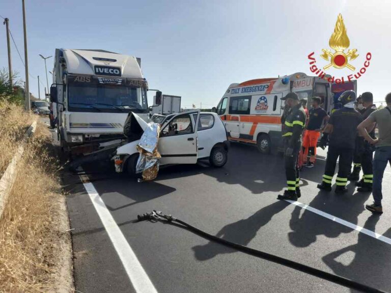 Casal di Principe: scontro tra una vettura ed un furgone, morta donna 38enne