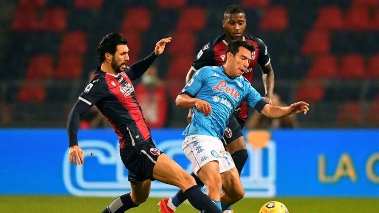 Il Napoli vince a Bologna (0-2) e recupera tre punti al Milan sconfitto in casa dallo Spezia